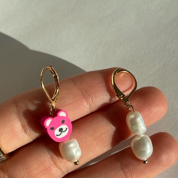 Fresh water Pearl clay bead pink bear earrings 18k gold plated stainless steel - Picture 2 of 6